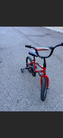 Bike with training wheels