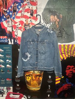 Chicos denim jacket w/floral embroidery