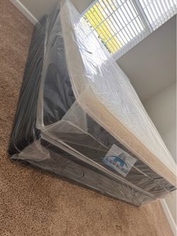 Queen mattress pillow top set with box spring (2pc - new)