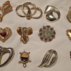 Vtg. Lot Of 17 Gold And Silvertone Jewelry Brooch/Pin Some Signed Avon And Sarah Conventry  Rare!