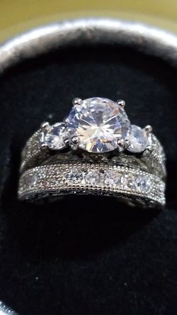 Gorgeous WOMAN'S round cut wedding engagement promises ring size 6.0