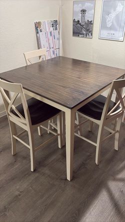 Dining room table