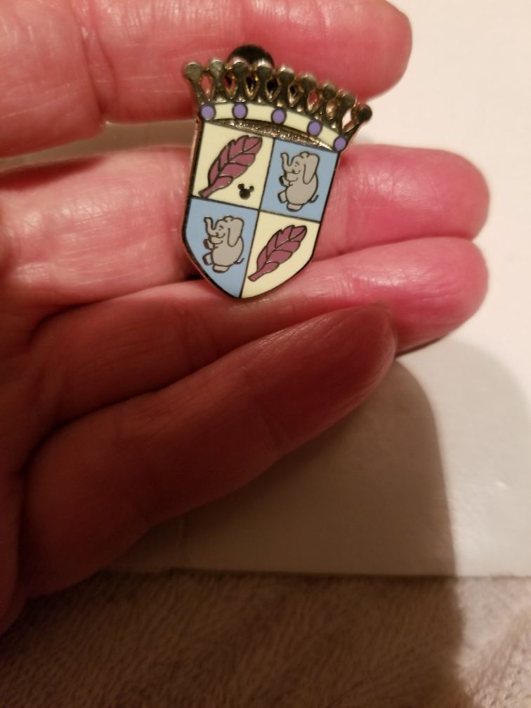 Disney Dumbo coat of arms shield trading pin