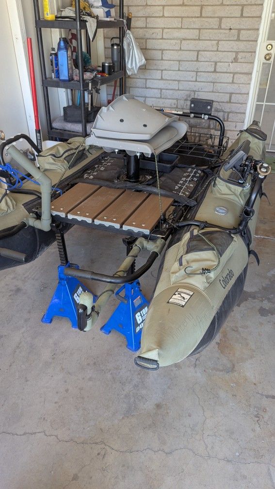 9' Fishing Pontoon Boat