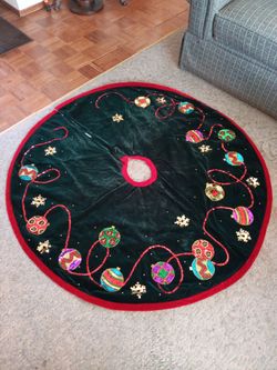 Vintage Dia. 54" Velvet Beaded Xmas Tree Skirt