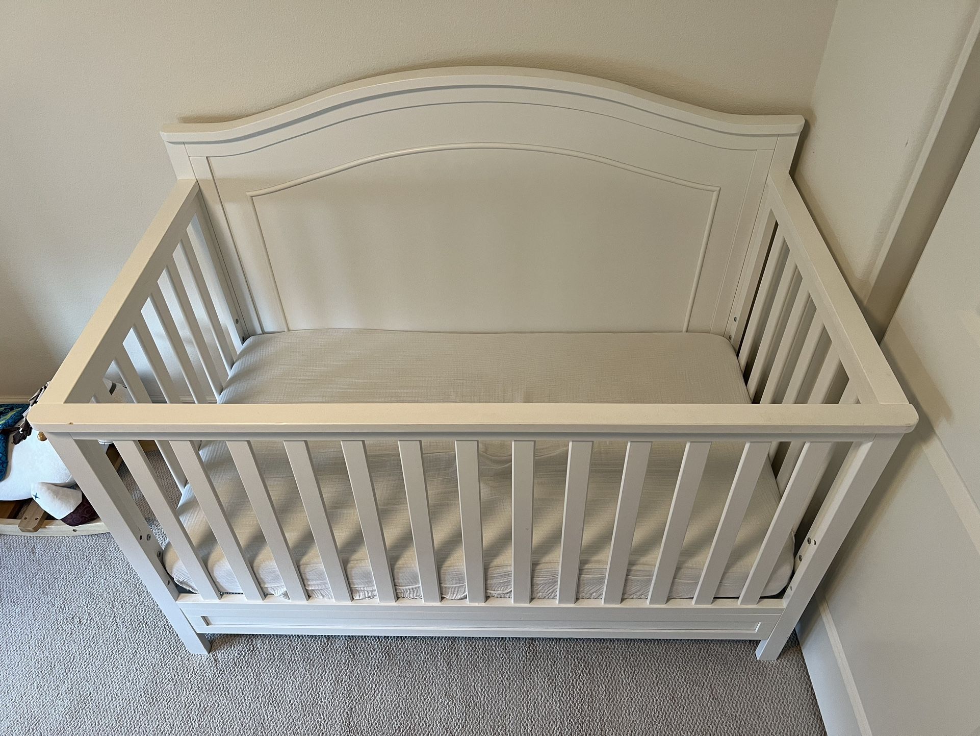 Baby Crib in White