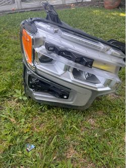 2024 Chevrolet Silverado Right side Headlight