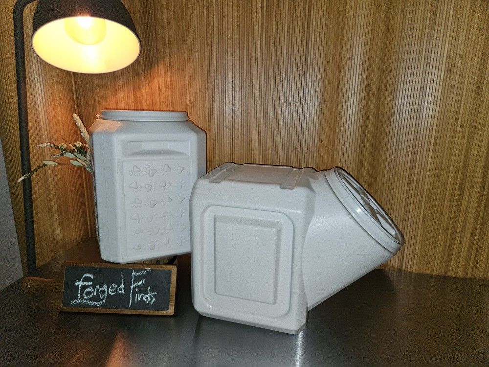 π― Pair of Large Dog Food Storage Containers β Airtight & Stackable
π΅ $35 OBO (local pickup Renton, WA)