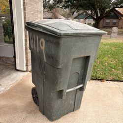 Wheeled Trash Can (96 Gal)