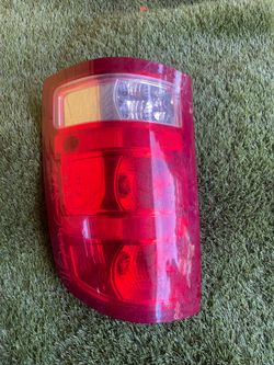 2011 GMC Sierra Passenger/Right Side Tail Light