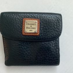 Preowned Dooney Bourke Flap Wallet Black Pebble Leather Red Interior 2 Compartments Bi-Fold 