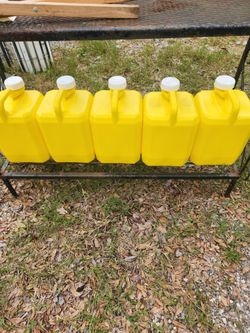 2.5 gallon containers