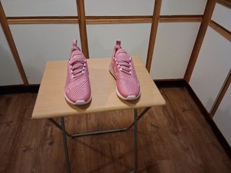 Women's Nike Air max 270 size 7 pink brand new