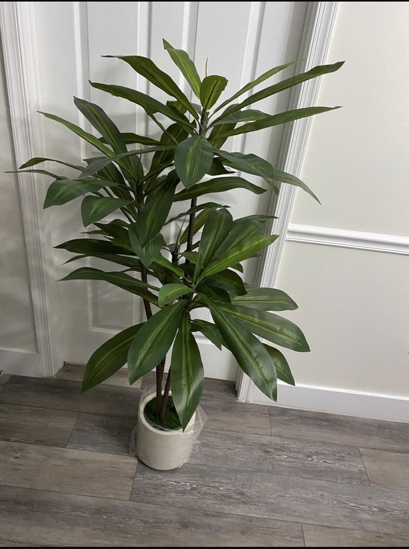 Pretty Artificial Plant 5 FT Tall With White Tall Planter! Brand New