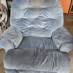 Free Recliner Just Needs To Be Cleaned. 