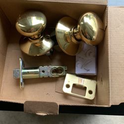 Schlage Bed and Bath Polished Brass New Door Knobs