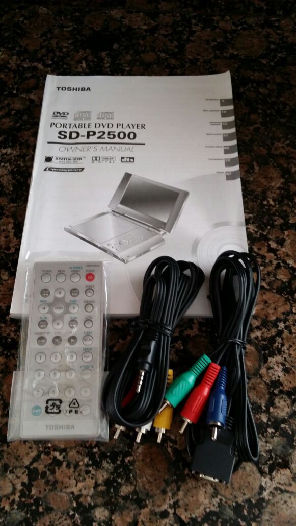 Toshiba SD-P2500 8.9" Portable DVD Player
