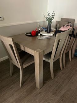 Bobs dining room table