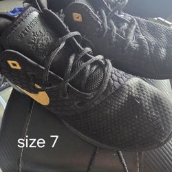 Lebron Basketball Shoes Size 7