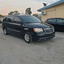 2012 Chrysler Town & Country 