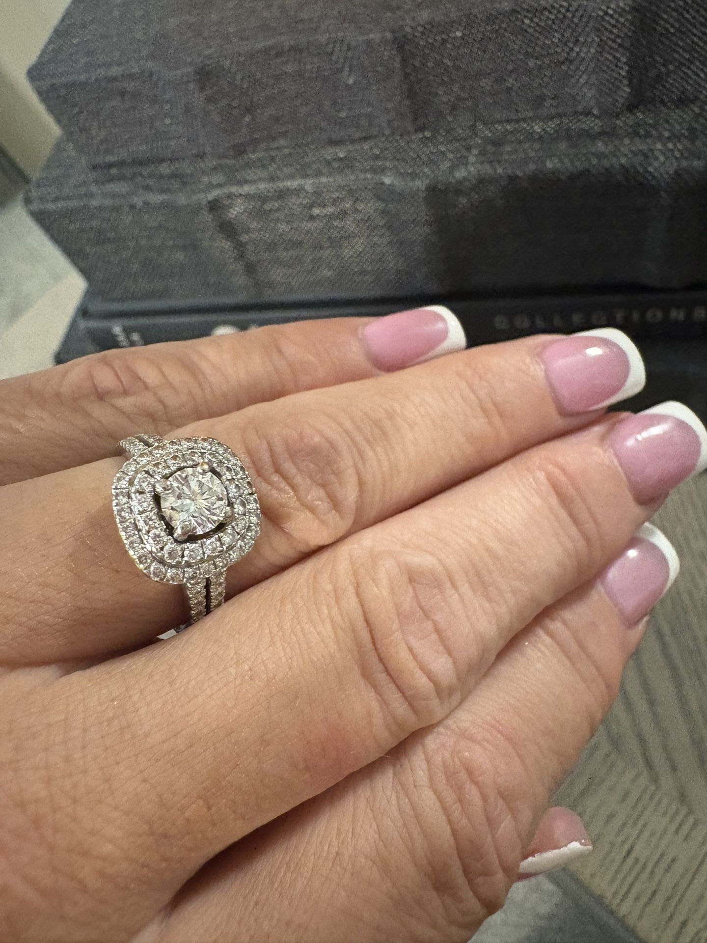 Gorgeous Engagement Ring Size 7 1/2