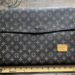 Louis Vuitton Business Portfolio