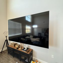 Samsung 85"  TV - Like New (Less Than 6 Mo - $900 (Sudbury)