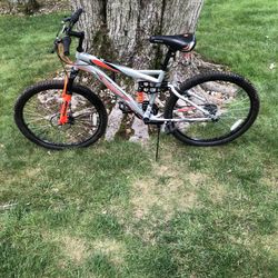 26” Mongoose Mountain Bike (barley Used)