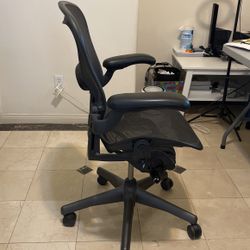 Herman Miller Aeron Size B