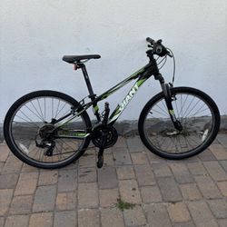 Green and black mountain bike(Read description)