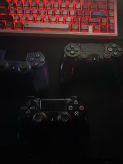 3 PS4 Controllers