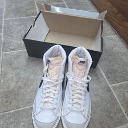 Nike Blazer MID 77 VINTAGE 