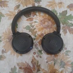 JBL Tune500 Bluetooth Headphones 