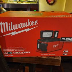 Milwaukee m18 packout light/charger