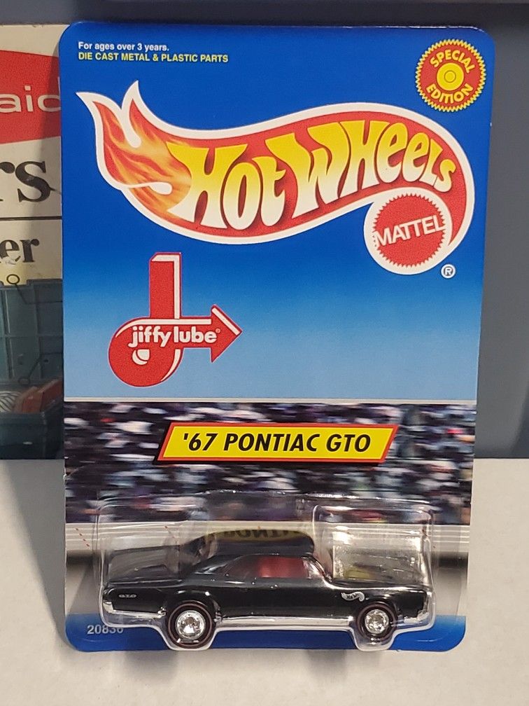 Hot Wheels Jiffy Lube Exclusive '67 Pontiac GTO / '65 Impala