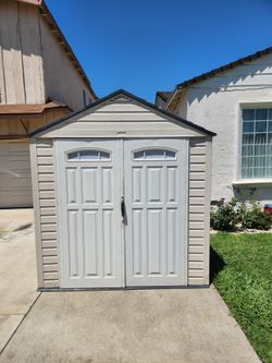 Rubbermaid 7x7 Outdoor Heavy Duty hard plastic resin SHED