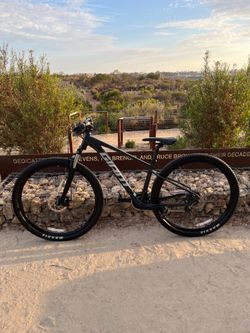 Giant Talon 4, 29” Hardtail MTB (Size Small) – Brand New, MAXXIS Icon, 2x7 drivetrain.
