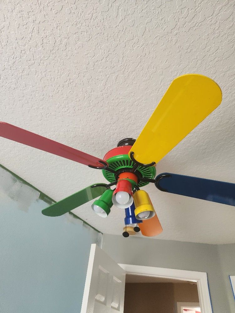 Hampton Bay Carosel CEILING FAN