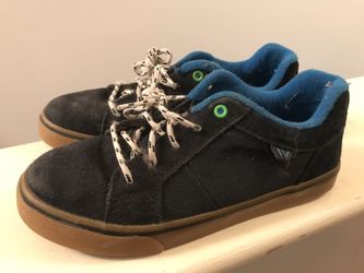 Boy's Sneaker Size 2