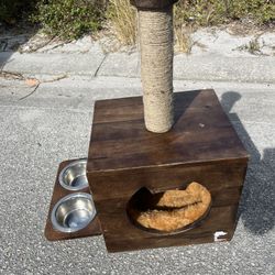Cat House Scratching Post With Feeder 