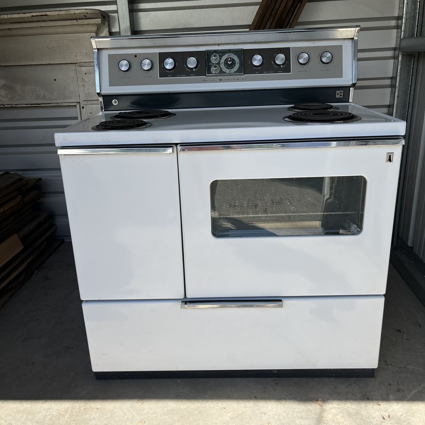 Vintage hotpoint 2024 electric stove