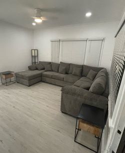 SECTIONAL COUCH