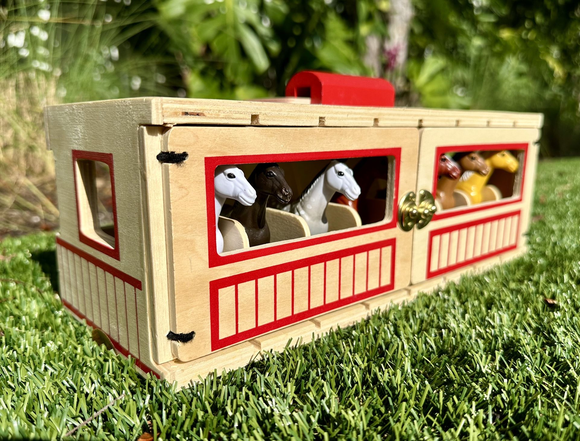 (Melissa & Doug) Take-Along Show-Horse Stable