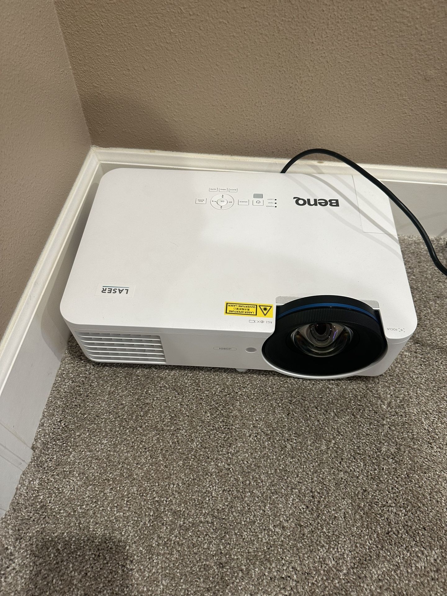 BenQ LH820ST Projector For Golf Simulator Or Movie Theatre