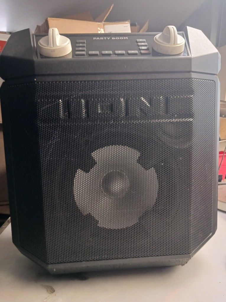 ION Party Speaker. Bluetooth, Radio, Karaoke