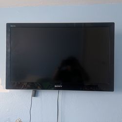 32” Sony TV Comes With fire stick 