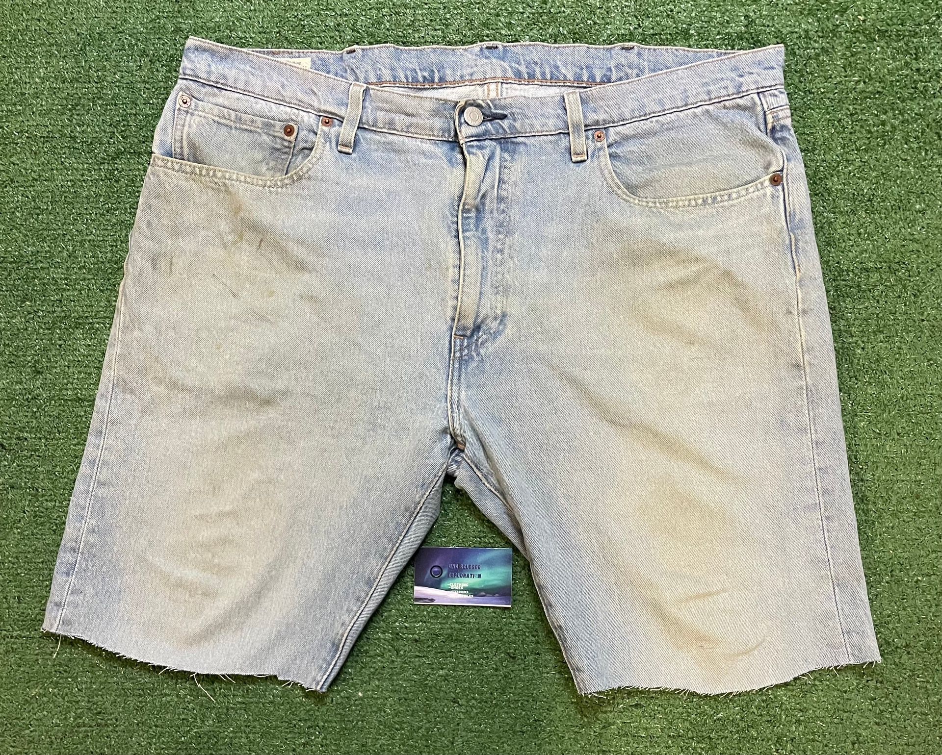 Levi light wash Jean shorts