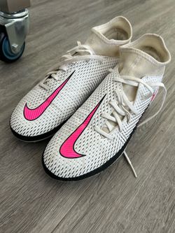 Nike Phantom Soccer Cleats