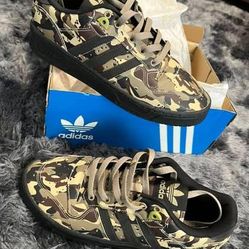 Adidas Camo Size 9