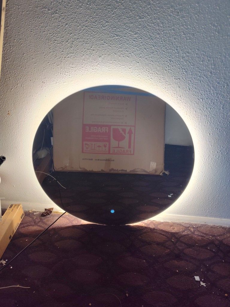 32" LED Bathroom Mirror With Defogger